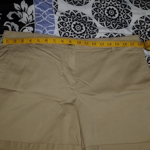 New York & Company Khaki Shorts - Picture 5 of 7